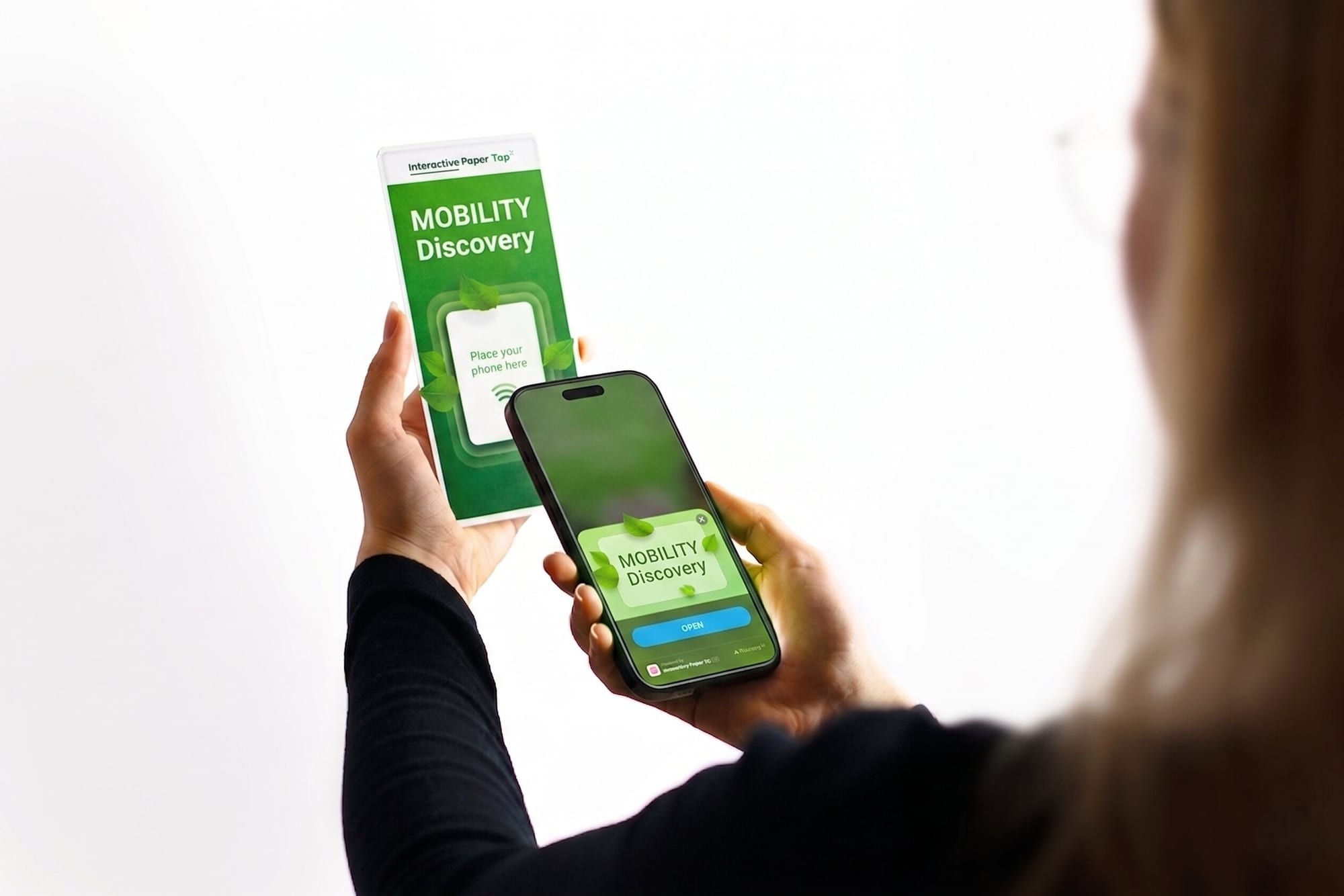 Recipient taps paper